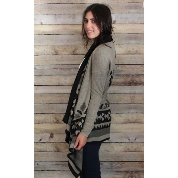 Contrast collar aztec print cardigan - Picture 4 of 5